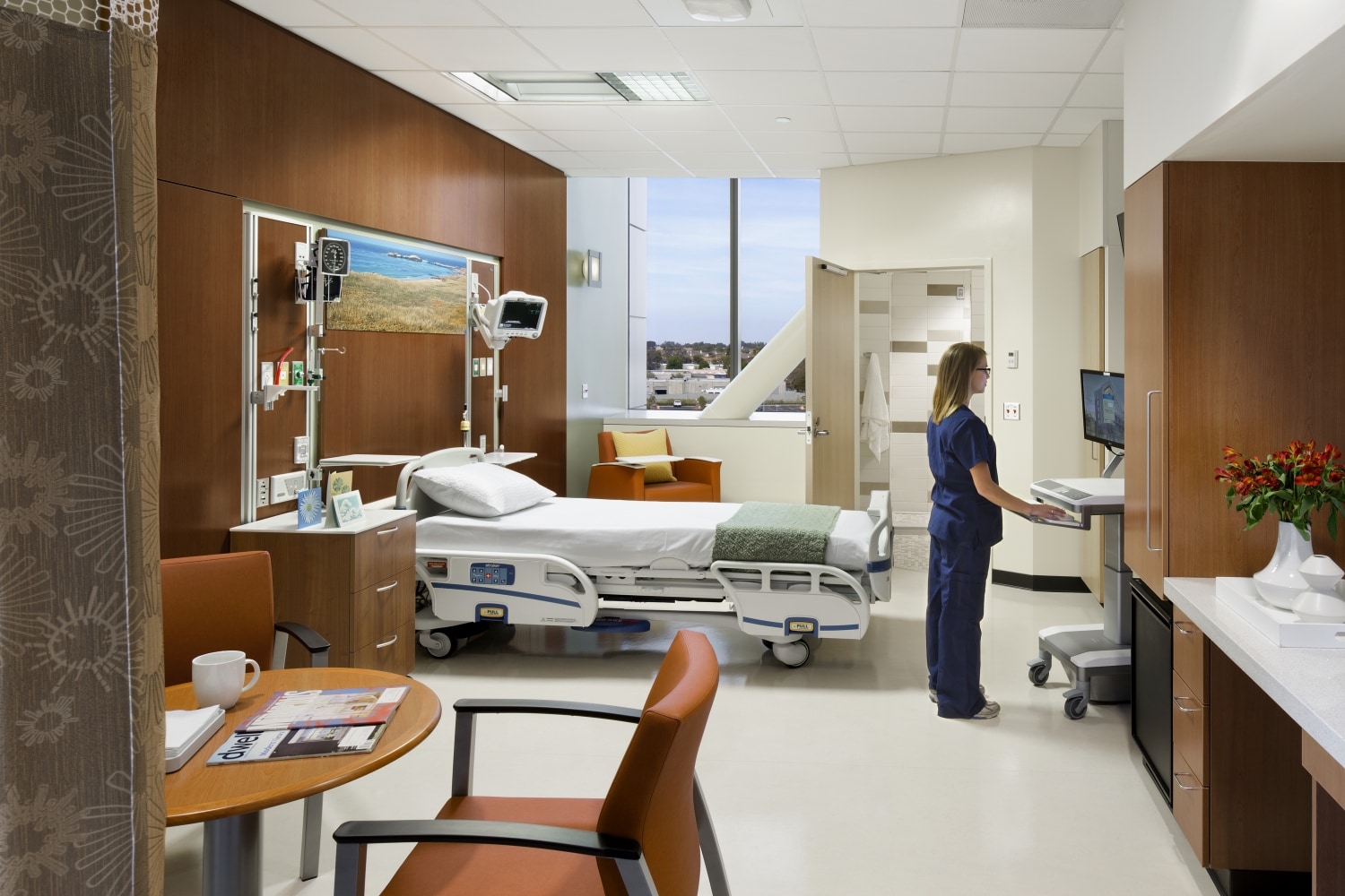 Lundquist Tower patient room